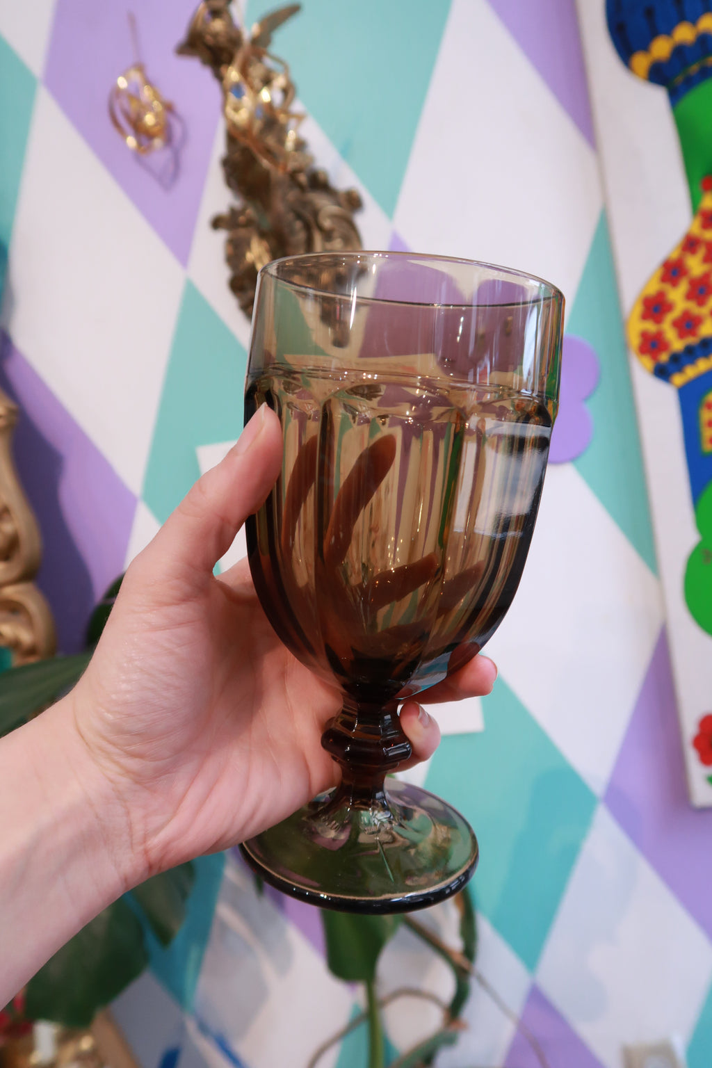 Vintage Smoke Brown pressed glass goblets with faceted design, Retro style drinking glasses by Elektra Vintage.