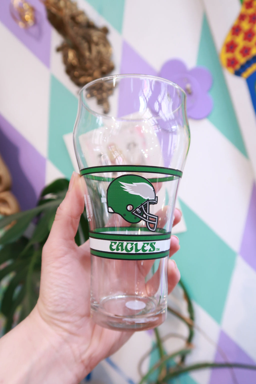 Vintage Philadelphia Eagles NFL pint glass with football helmet logo, featuring Elektra Vintage branding on clear bar glass.