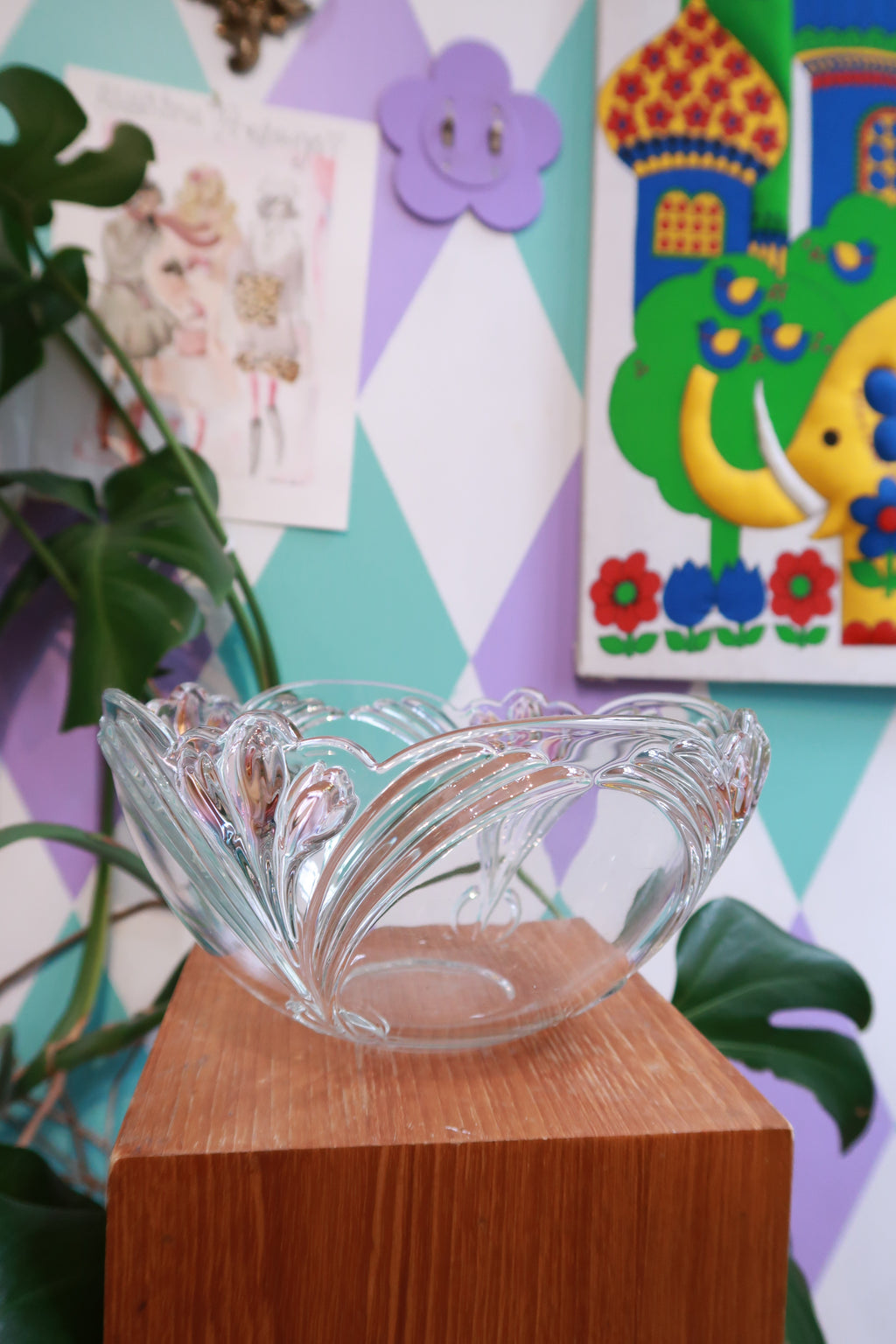 Vintage clear pressed glass bowl with swirl design, retro Elektra Vintage serving bowl for salads or desserts.