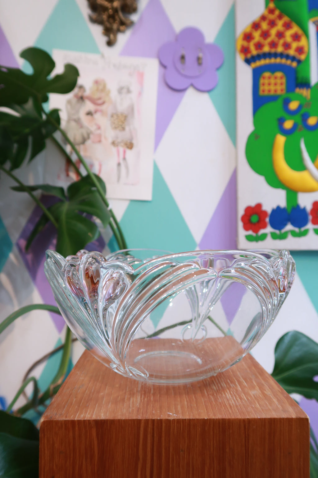 Vintage clear pressed glass bowl with retro swirl design, Elektra Vintage sculpted serving bowl for display or serving.