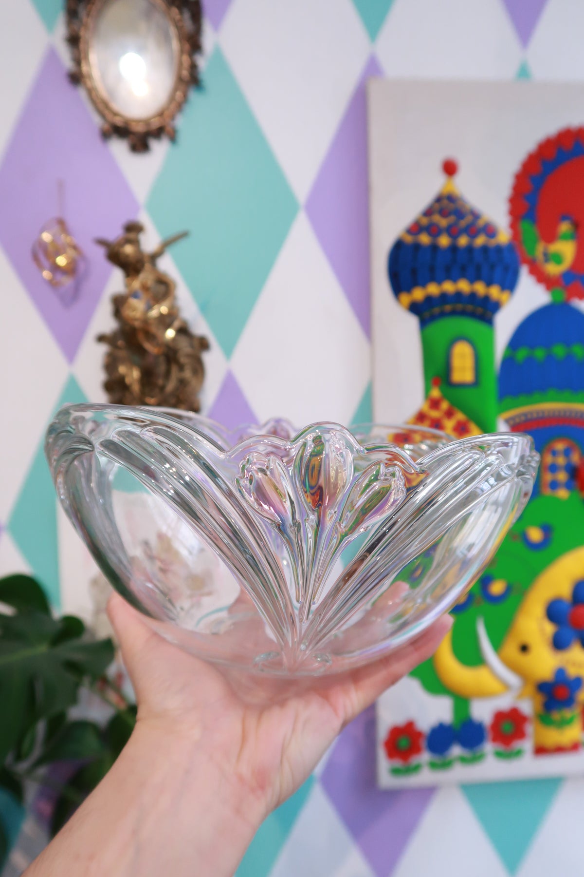 Vintage clear pressed glass bowl with retro swirl design, Elektra Vintage sculpted glass serving bowl for elegant tableware.