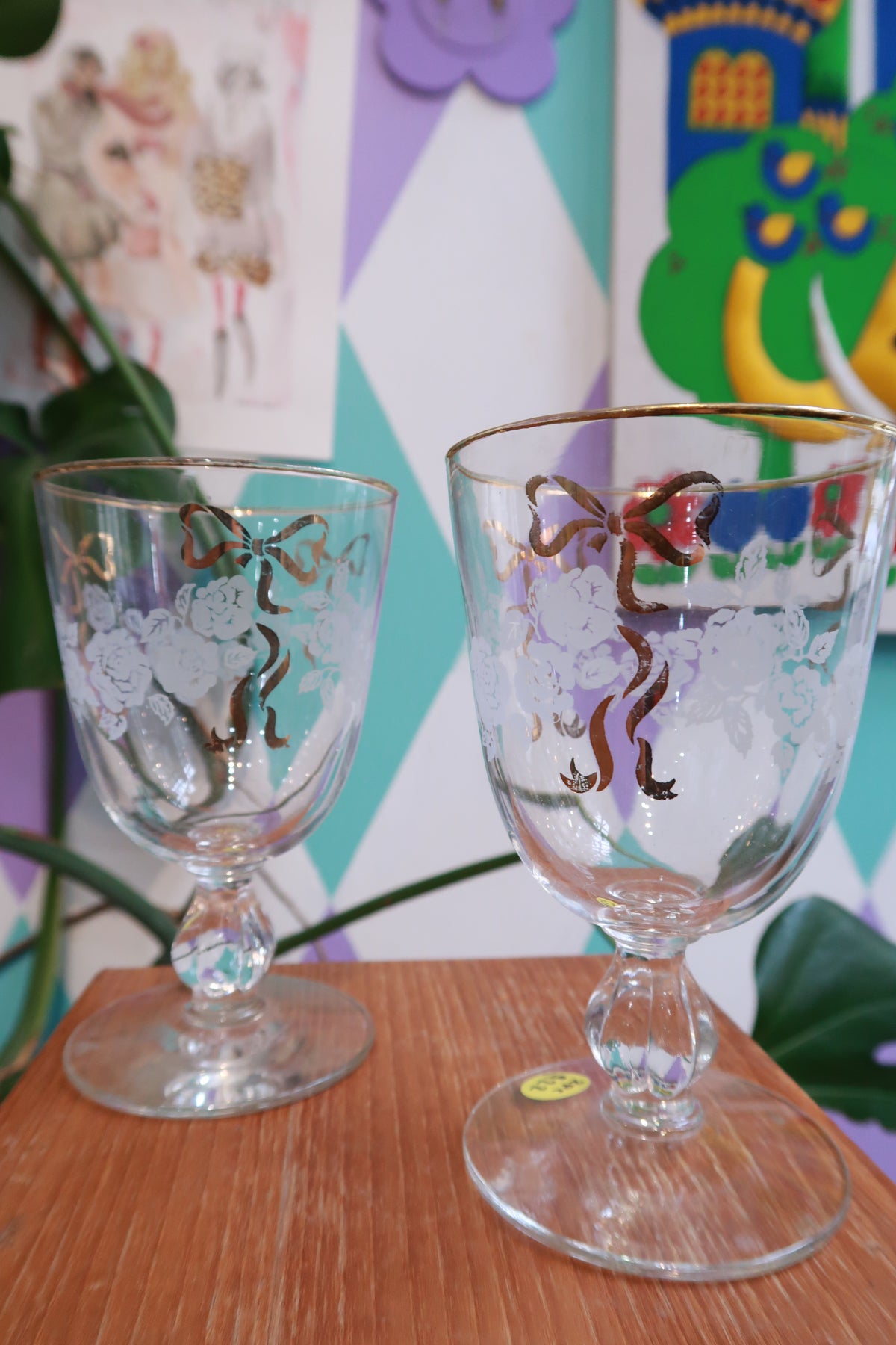 Set of two vintage etched floral wine glasses with gold bow trim, retro stemmed glass goblets by Elektra Vintage.