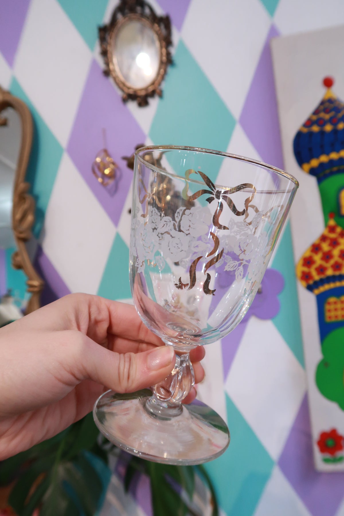 Set of vintage etched floral wine glasses with gold bow trim by Elektra Vintage, featuring retro stemmed design and elegant detailing.