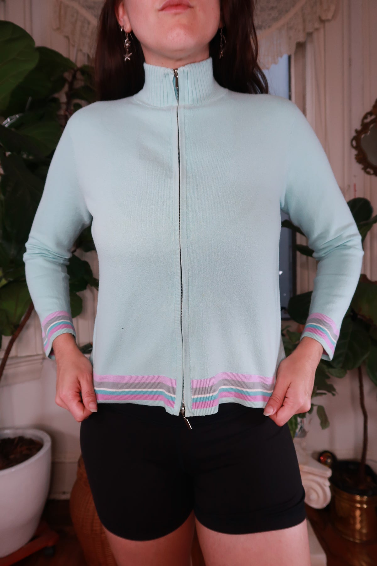 Women's vintage Y2K pastel blue striped zip-up sweater by Elektra Vintage, showcasing a cozy, retro-inspired top with pastel colors.
