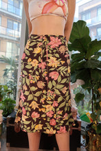 Load image into Gallery viewer, Vintage Elektra Vintage floral print skirt with a high waist and flowing design, featuring vibrant flower patterns.
