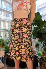 Load image into Gallery viewer, Elektra Vintage floral print skirt from GAP featuring a retro design and lightweight fabric, perfect for casual or dressy outfits.
