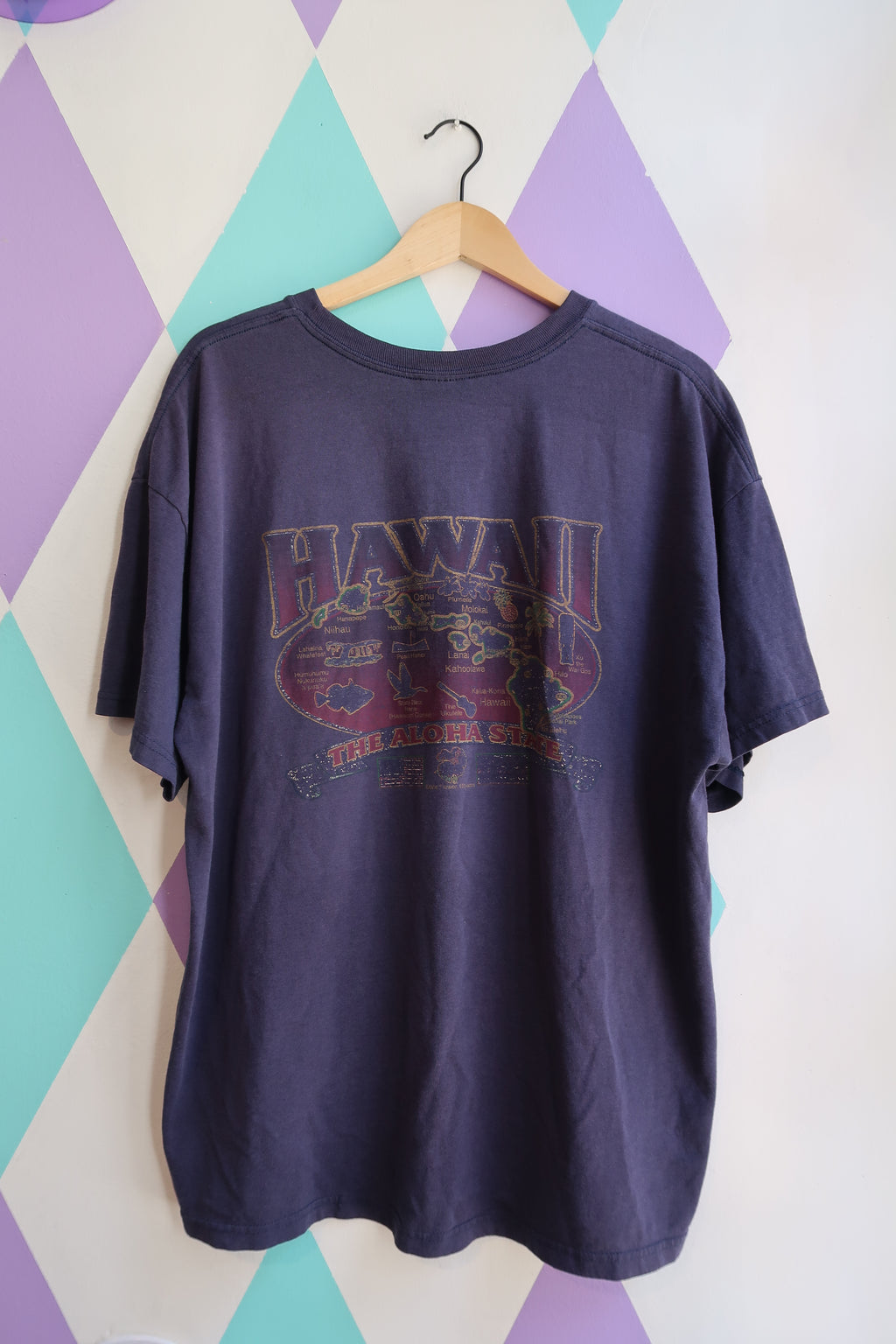 Vintage purple faded Hawaii graphic T-shirt by Elektra Vintage, featuring a retro tropical island print on soft fabric.