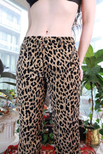 Load image into Gallery viewer, Women's vintage 2000s leopard print low rise pants by Elektra Vintage, Y2K cheetah straight leg style, front view.

