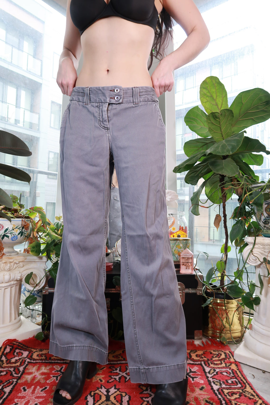 Gray vintage 2000s wide leg pants by Elektra Vintage, low rise trousers with double button waist, Y2K style for women.