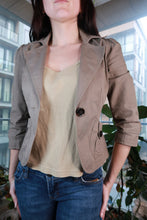 Load image into Gallery viewer, Vintage 2000s khaki cropped blazer jacket with utility pockets, tailored fit, from Elektra Vintage, styled as a women's Y2K top.

