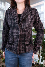 Load image into Gallery viewer, Women's vintage black and pink tweed blazer by Elektra Vintage, tailored bouclé jacket with frayed pocket detail.
