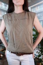 Load image into Gallery viewer, Women’s olive muscle tank top by Elektra Vintage, vintage 2000s No Boundaries “Back in 5 Minutes” design, casual sleeveless shirt.
