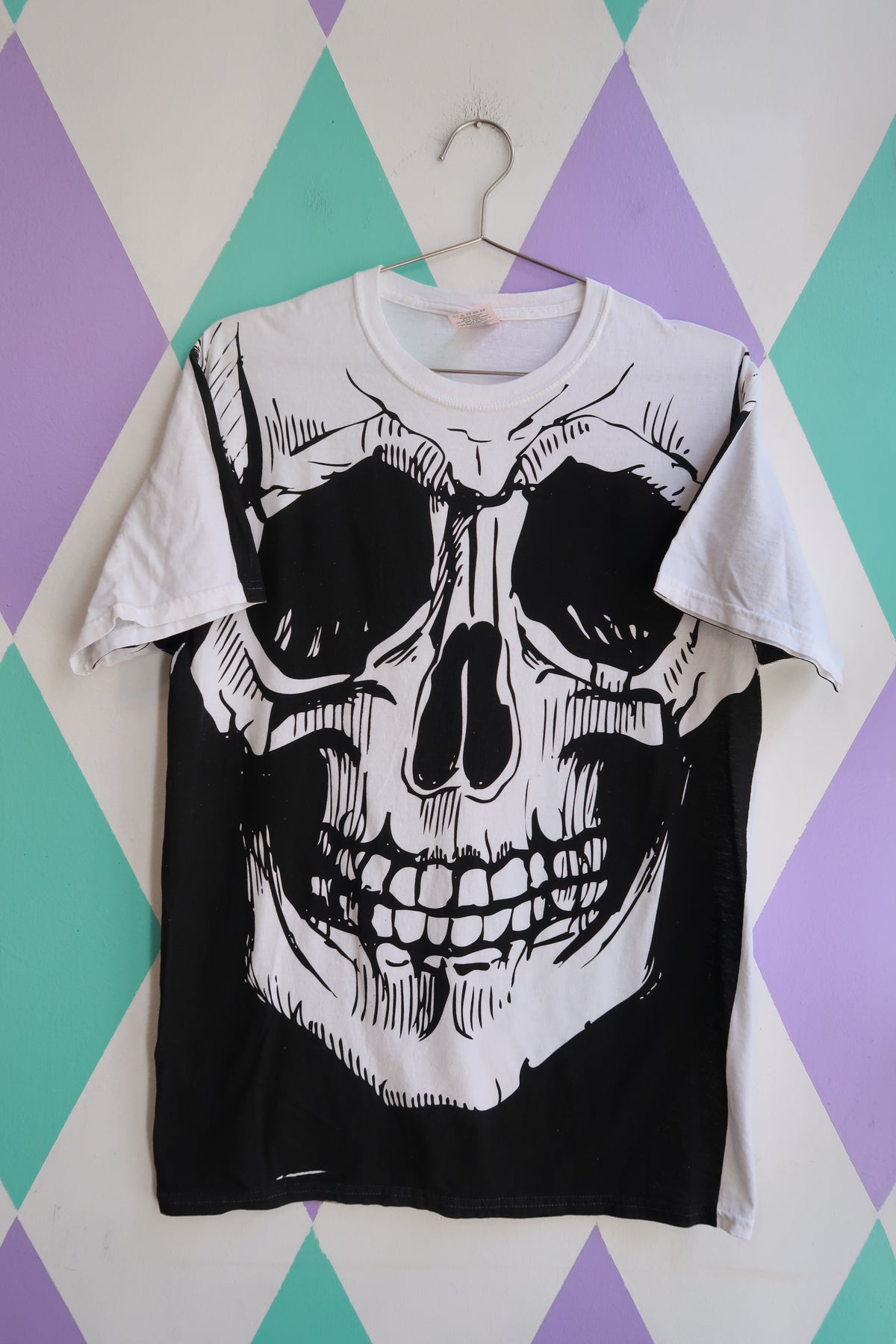 Vintage Black & White Skull Graphic T-Shirt