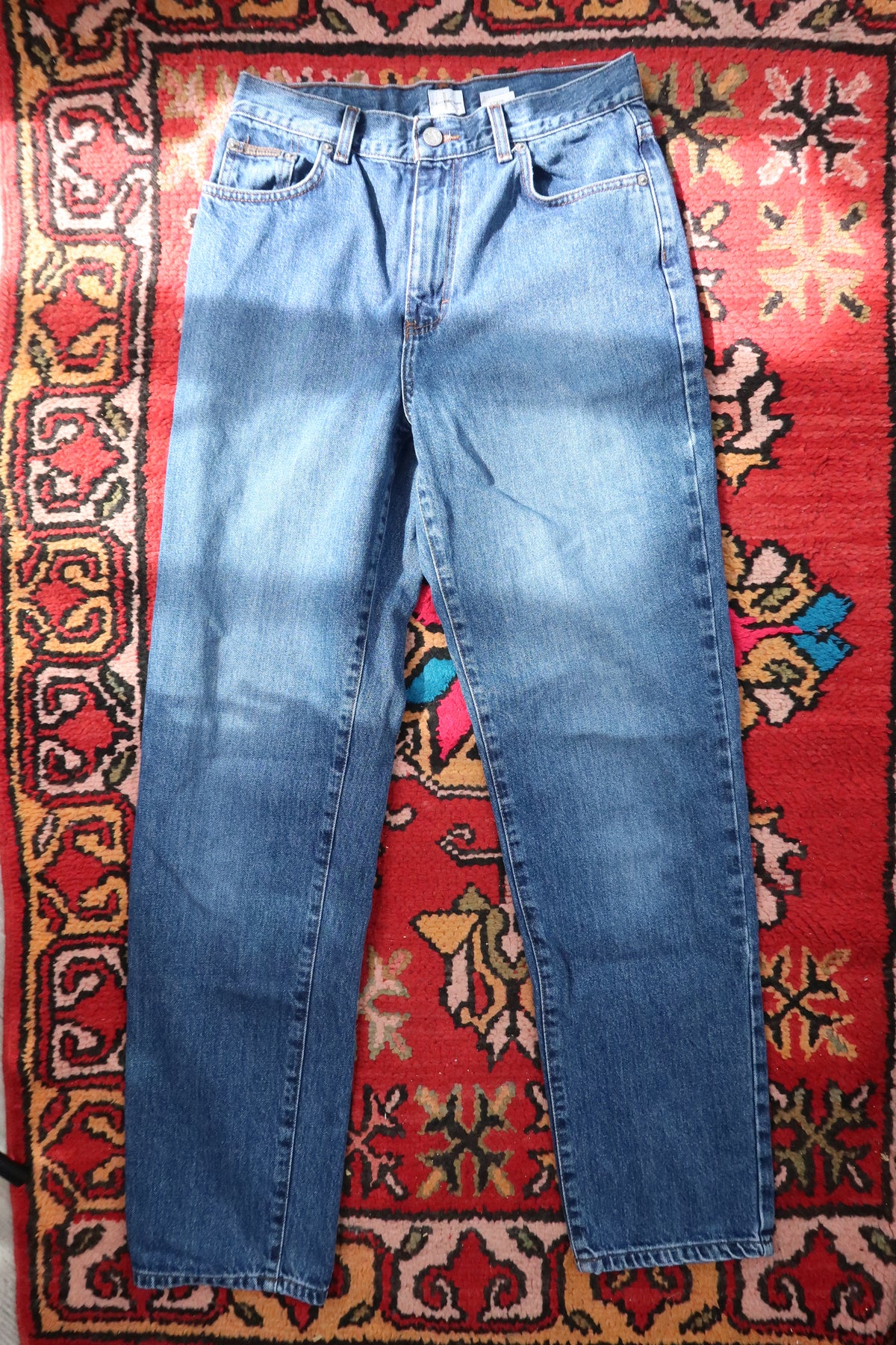 Vintage Calvin Klein men's straight leg jeans from Elektra Vintage, showcasing classic denim style and fit.