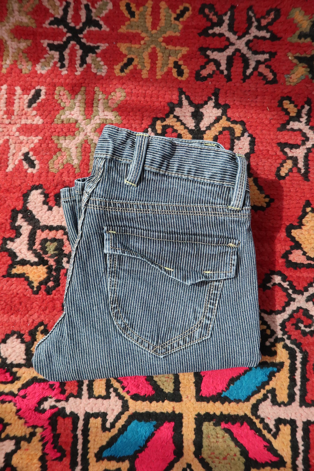 Vintage 2000s Old Navy women's pinstripe low-rise jeans with classic fit and denim texture, styled with a casual look.