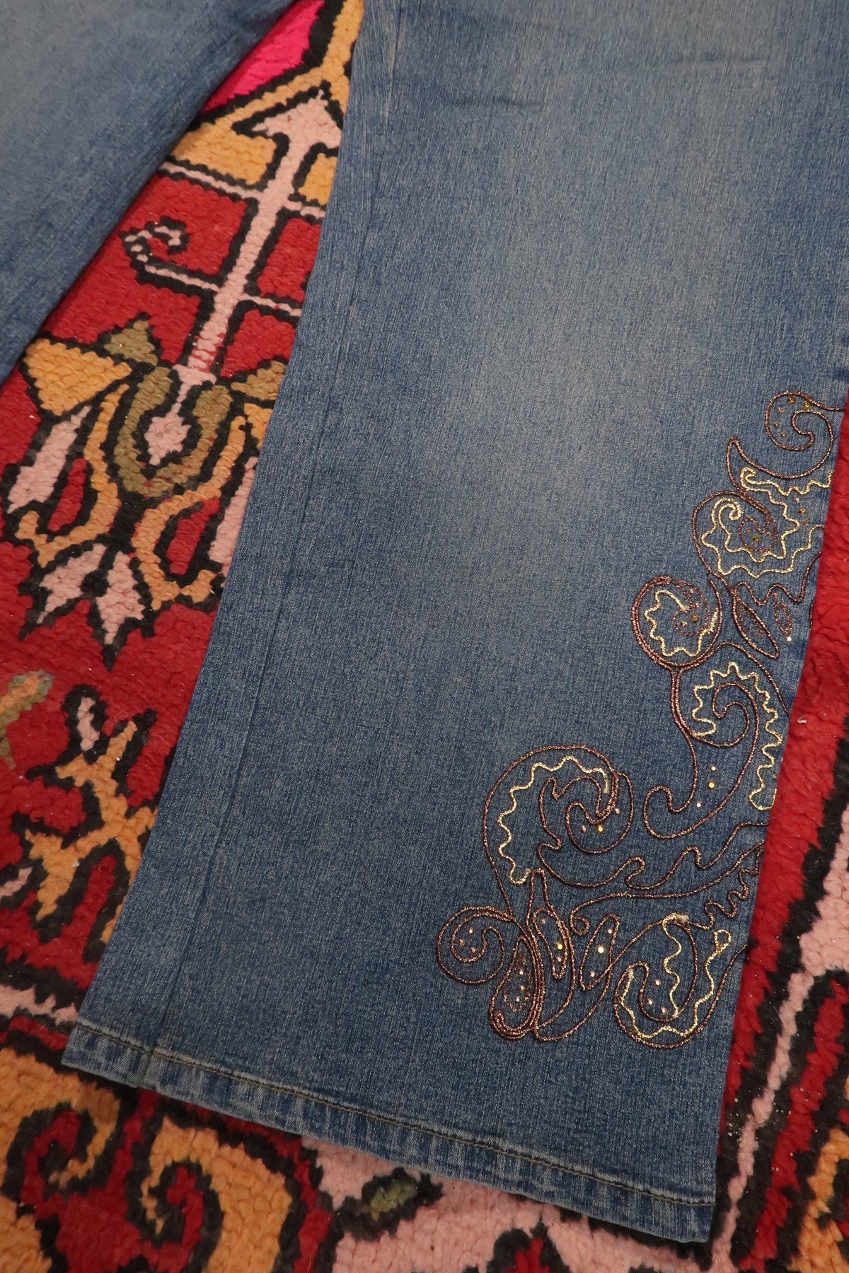 Vintage 2000s Y2K embroidered flare jeans for women by Elektra Vintage, featuring colorful embroidery and high-waisted fit.