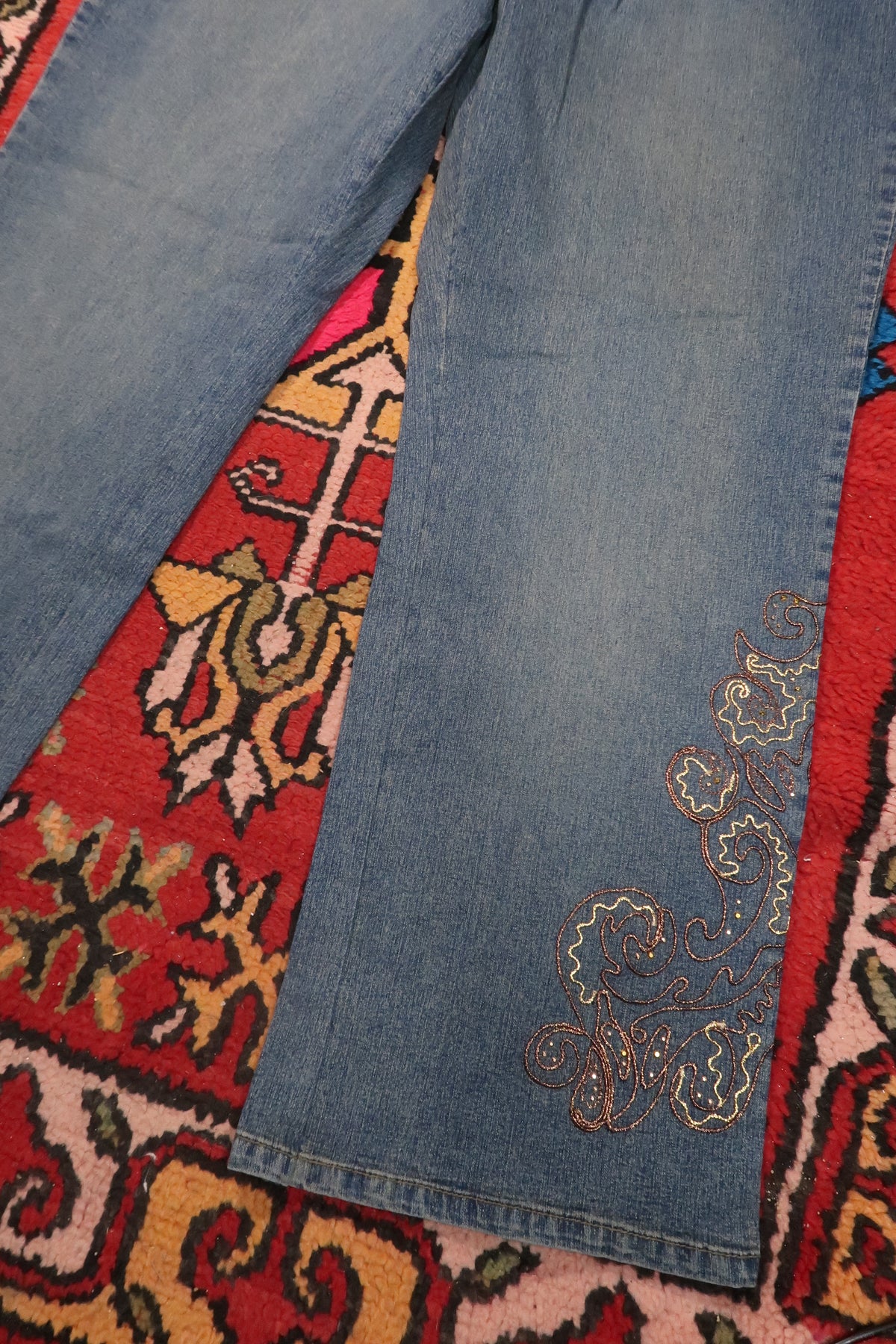 Vintage 2000s Y2K embroidered flare jeans for women by Elektra Vintage, featuring colorful embroidery and high-waisted fit.