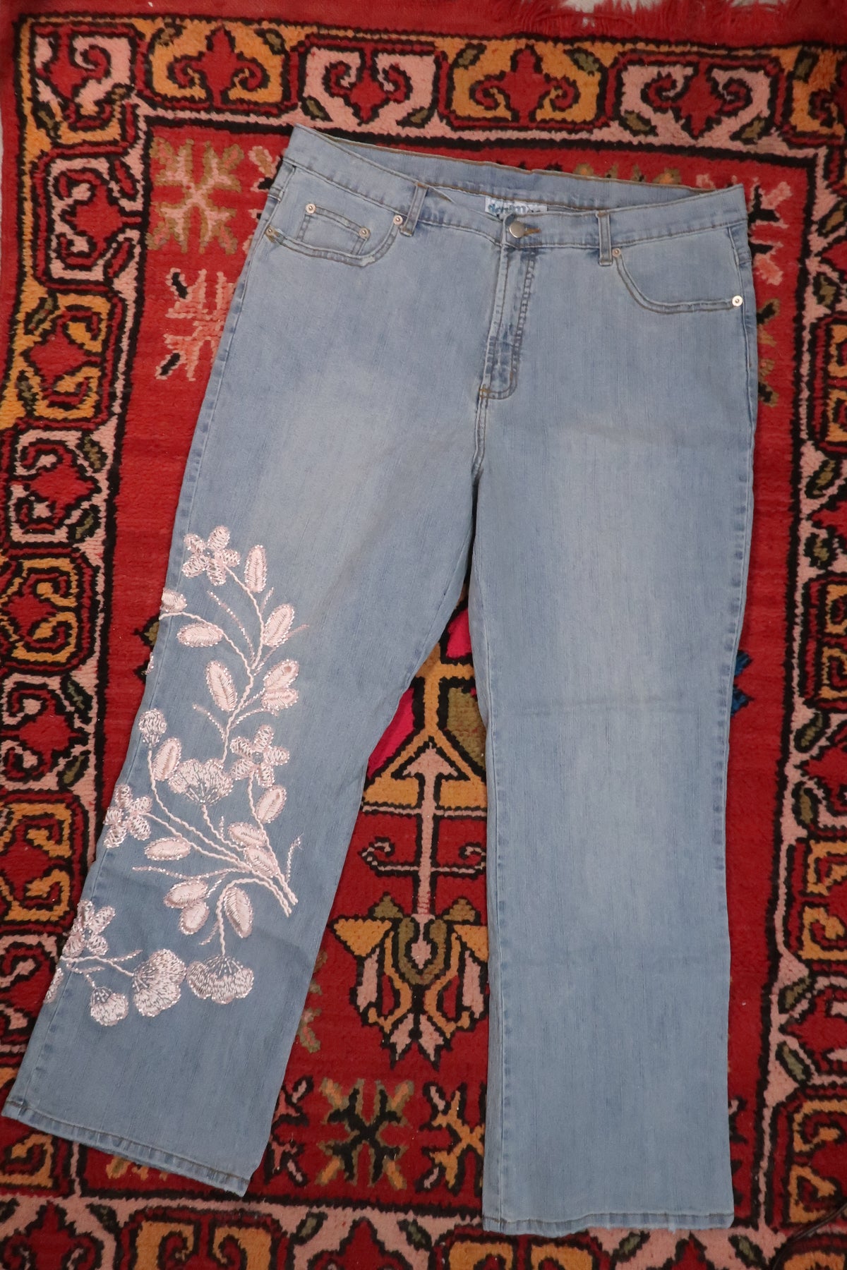 Vintage 2000s Floral Embroidered Jeans