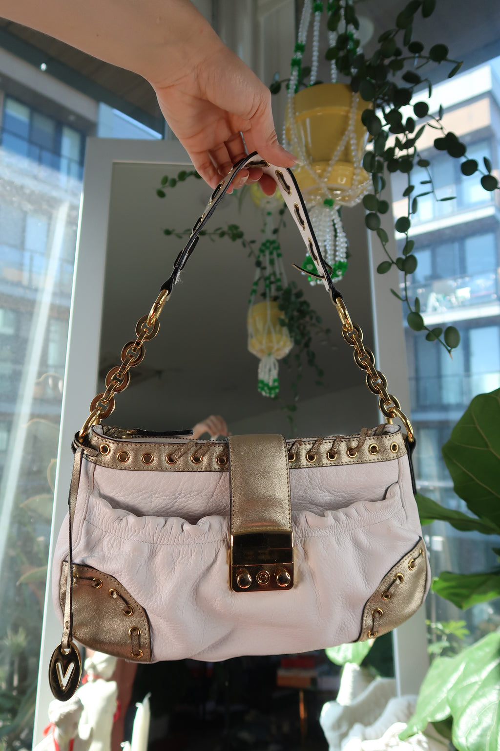 Vintage 2000s White and Gold Shoulder Bag with Chain Strap