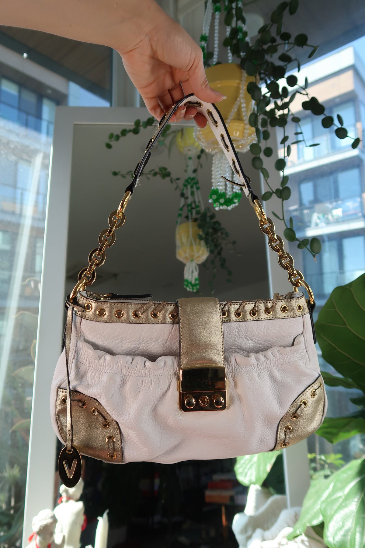 Vintage 2000s White and Gold Shoulder Bag with Chain Strap