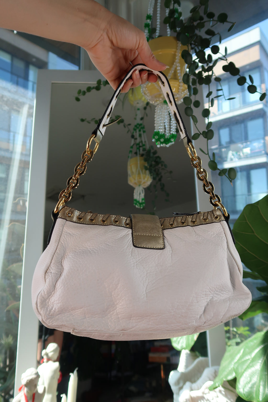 Vintage 2000s White and Gold Shoulder Bag with Chain Strap