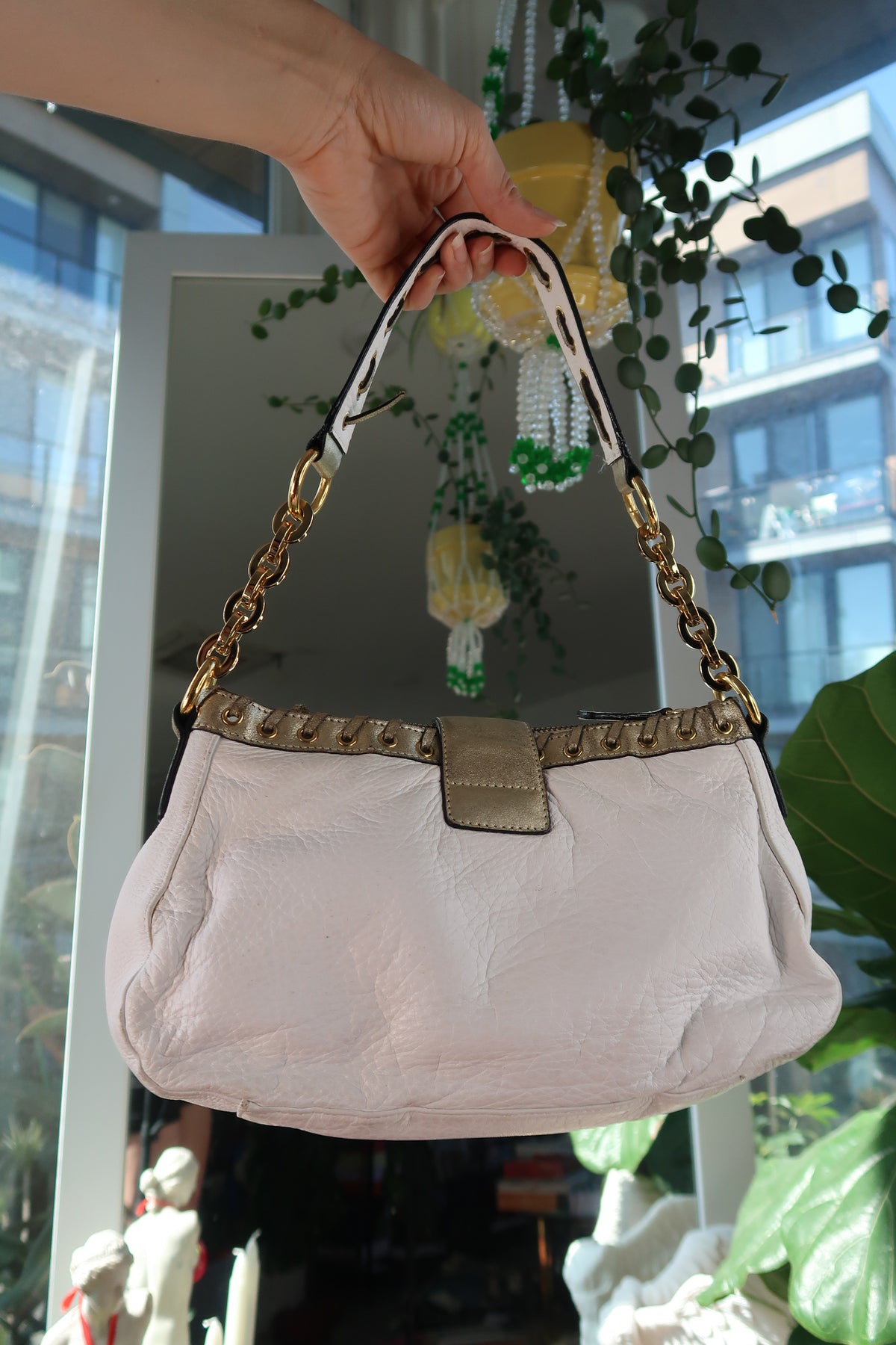 Vintage 2000s White and Gold Shoulder Bag with Chain Strap