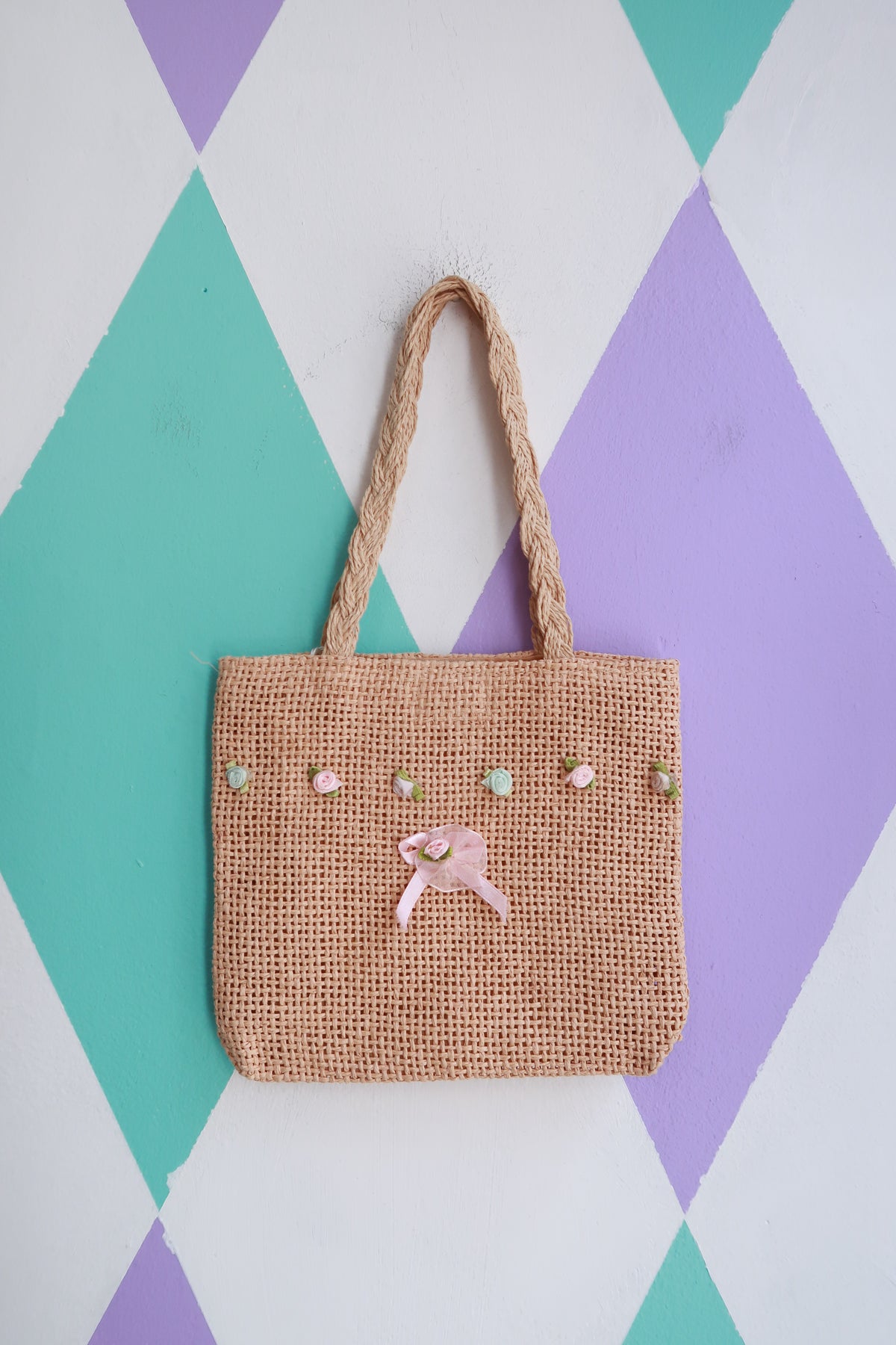 Vintage 2000s Elektra Vintage mini woven straw handbag with floral embellishments, showcasing a charming, retro bag design.