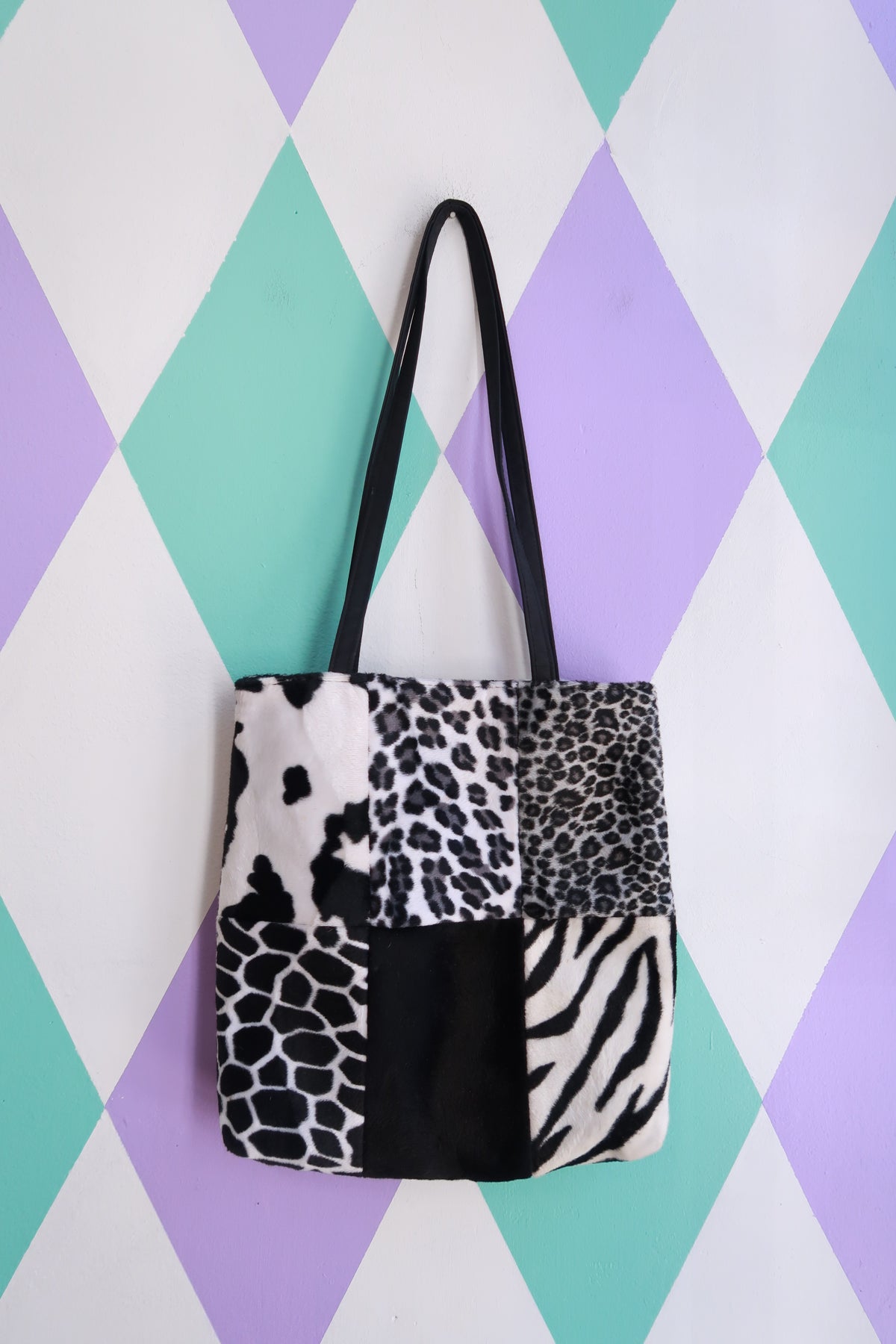 Black and white animal print patchwork faux fur tote bag by Elektra Vintage, featuring a spacious design and stylish vintage details.