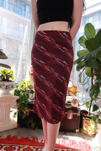 Load image into Gallery viewer, Pink and purple micro print midi skirt by Elektra Vintage, featuring Y2K fitted op art dot design from the 2000s.
