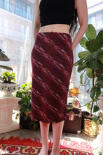 Load image into Gallery viewer, Pink and purple micro print midi skirt by Elektra Vintage, vintage 2000s Y2K fitted op art dot skirt with a stylish retro look.
