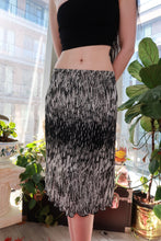 Load image into Gallery viewer, Vintage 2000s Black &amp; White Abstract Pleated Midi Skirt – Y2K Elastic Waist Textured Skirt
