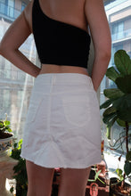 Load image into Gallery viewer, Vintage 2000s Gap white cotton mini skirt with raw hem, low rise, Y2K style, by Elektra Vintage, perfect for retro fashion.
