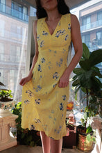Load image into Gallery viewer, Vintage 2000s yellow floral midi dress by Elektra Vintage, Y2K bias cut slip sundress with a vibrant floral pattern.
