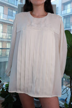 Load image into Gallery viewer, Women's 90s vintage cream embroidered Peter Pan collar blouse with sheer pleated boho romantic style by Elektra Vintage.
