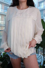 Load image into Gallery viewer, Women's vintage cream embroidered Peter Pan collar blouse with sheer pleated fabric, boho romantic style by Elektra Vintage.
