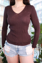 Load image into Gallery viewer, Vintage 2000s eggplant ribbed knit V-neck sweater for women by Elektra Vintage, fitted Y2K style women's top.
