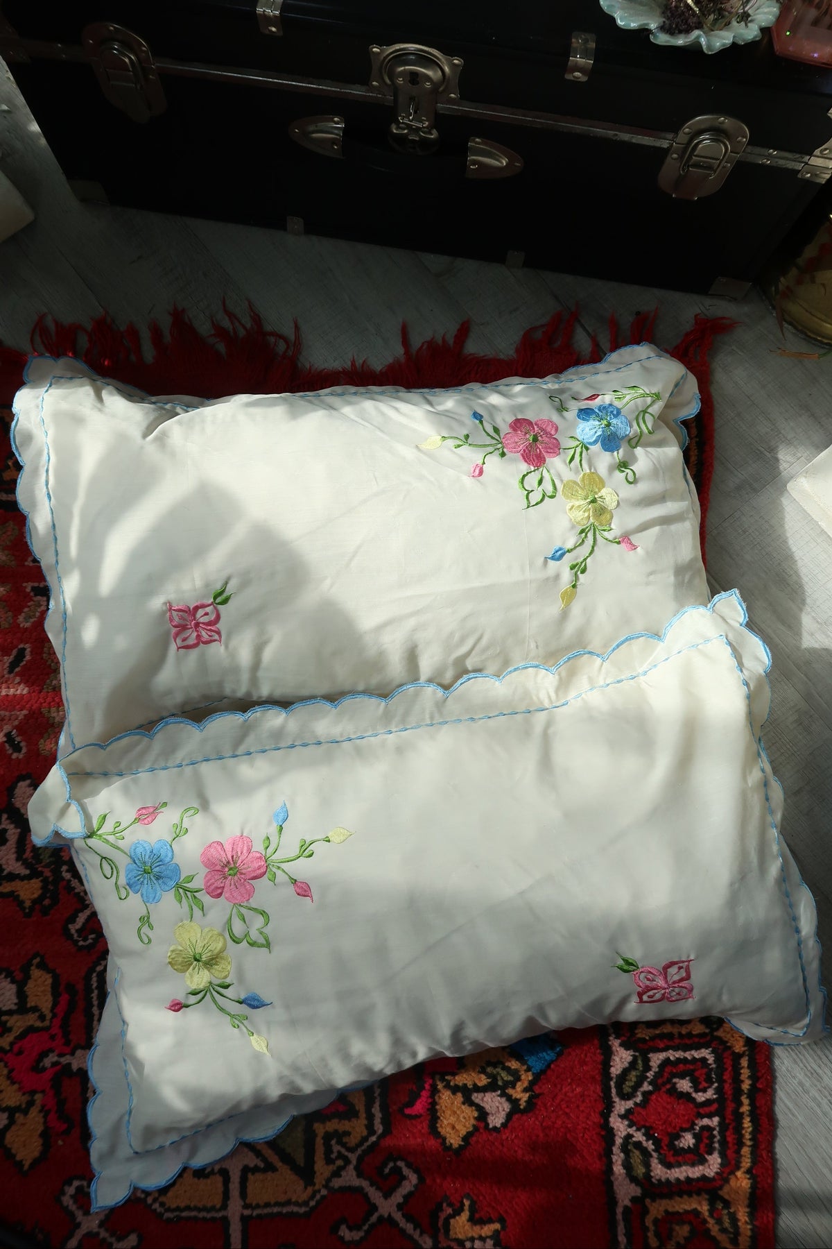 Vintage Embroidered Pillowcases with Scalloped Edges and Embroidered Floral Design - Elektra Vintage