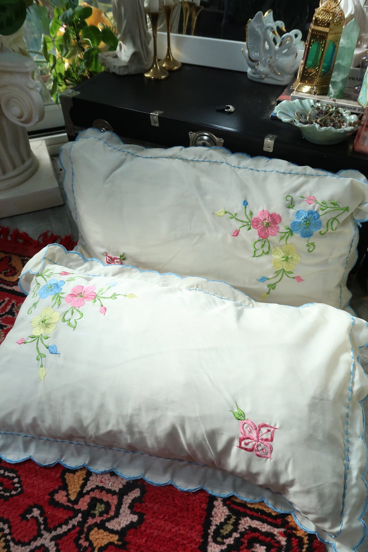 Vintage Embroidered Pillowcases with Scalloped Edges and Embroidered Floral Design - Elektra Vintage