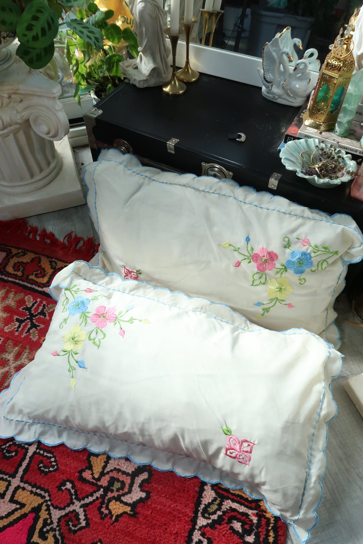 Vintage Embroidered Pillowcases with Scalloped Edges and Embroidered Floral Design - Elektra Vintage