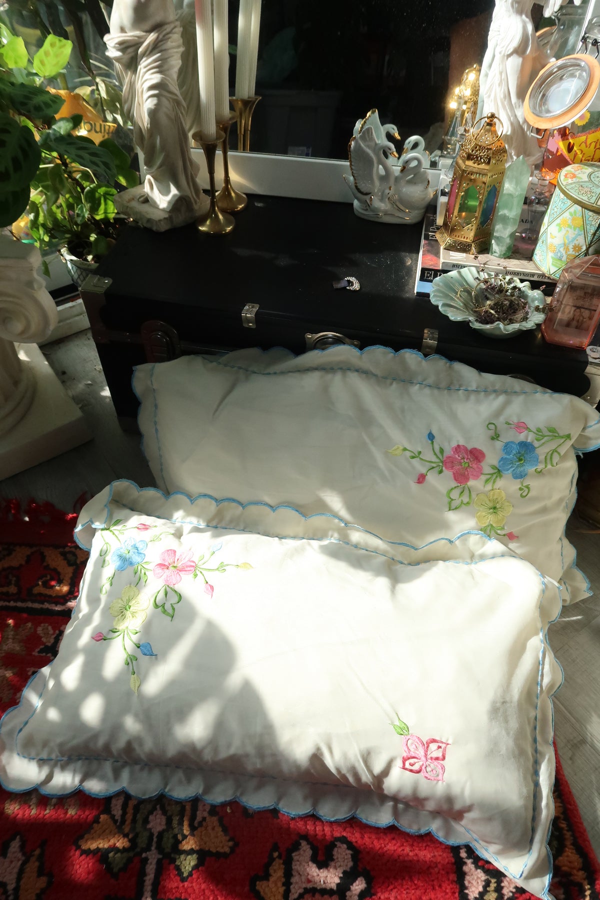 Vintage Embroidered Pillowcases with Scalloped Edges and Embroidered Floral Design - Elektra Vintage