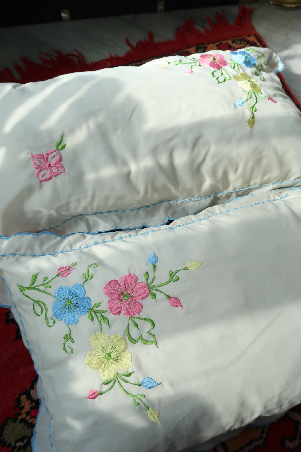 Vintage Embroidered Pillowcases with Scalloped Edges and Embroidered Floral Design - Elektra Vintage