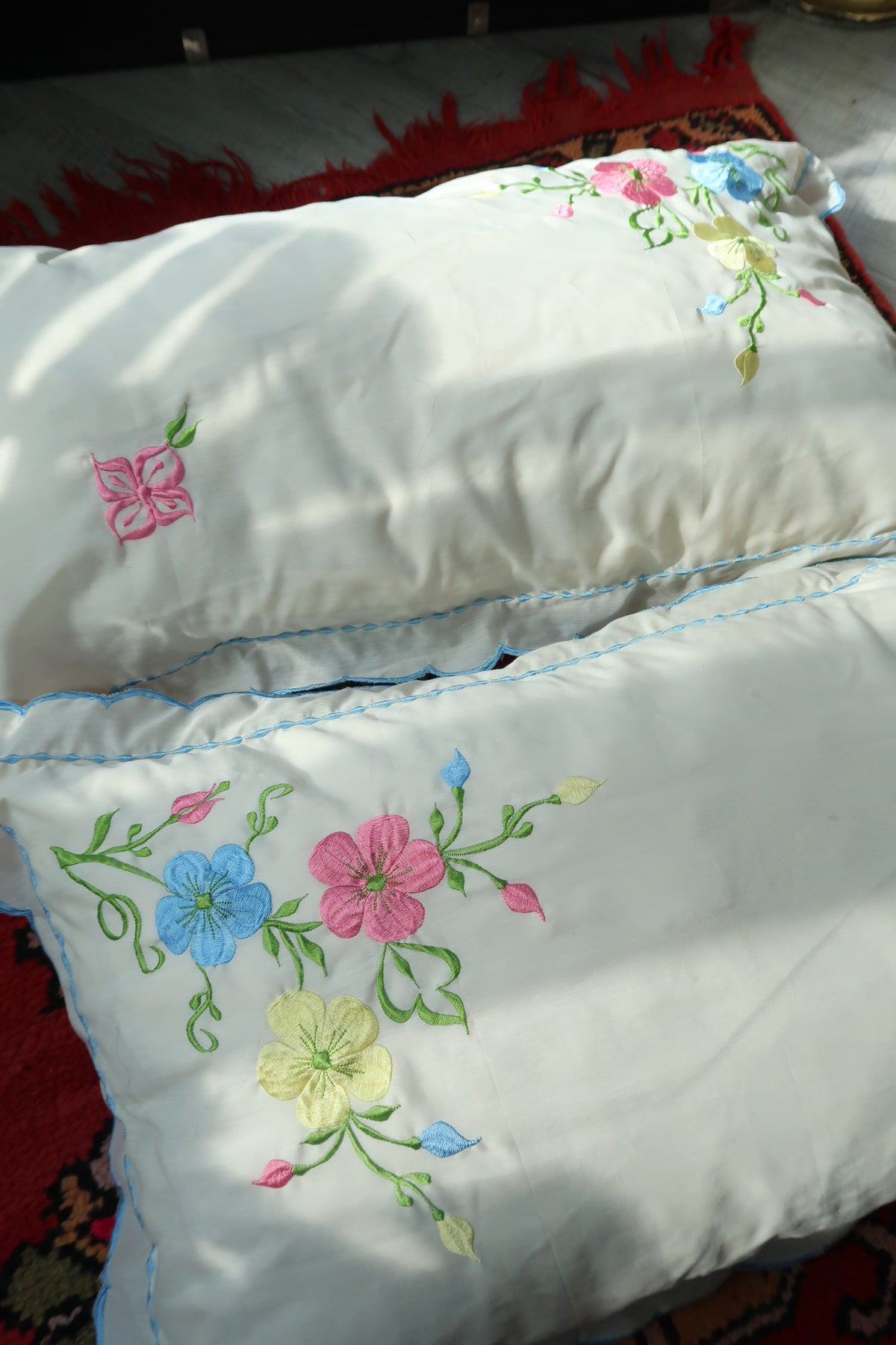 Vintage Embroidered Pillowcases with Scalloped Edges and Embroidered Floral Design - Elektra Vintage