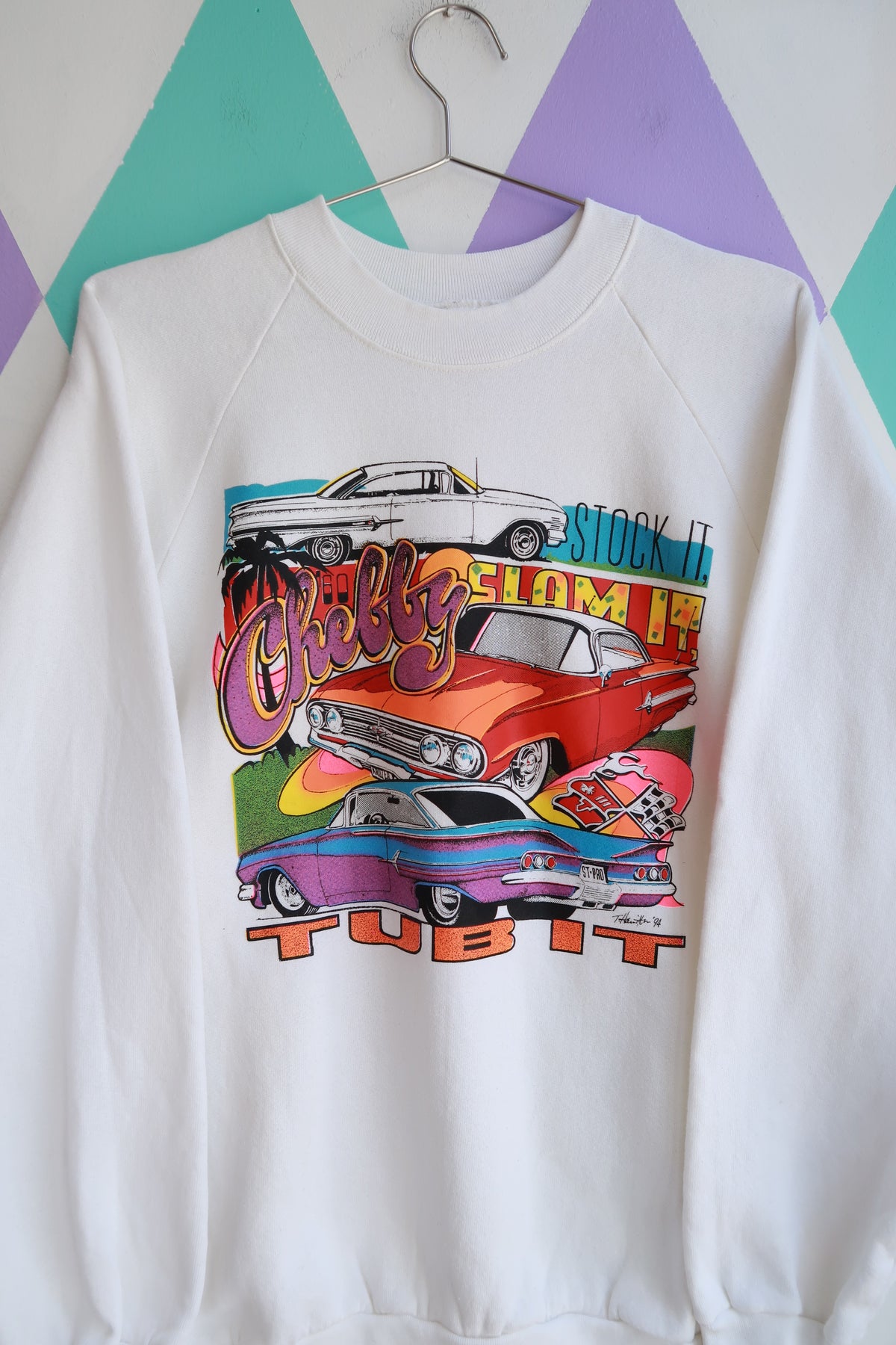 White men's vintage 1990s Chelly Slammin’ Tub It graphic crewneck sweatshirt with classic car design by Elektra Vintage.