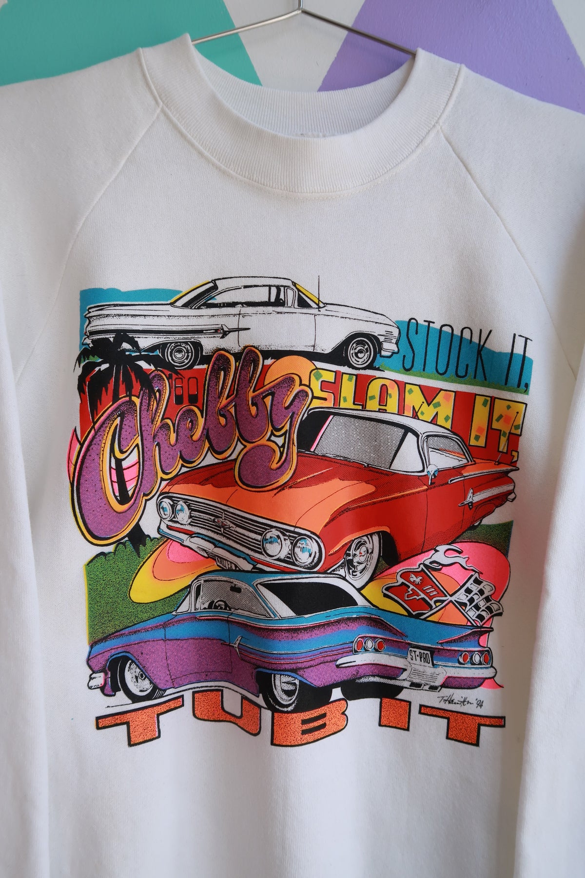Men's vintage 1990s Chelly Slammin’ Tub It graphic crewneck sweatshirt by Elektra Vintage with a white classic car print.