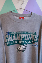 Load image into Gallery viewer, Men's vintage 2004 Philadelphia Eagles NFC Champions crewneck sweatshirt by Elektra Vintage, featuring team logo and championship graphics.
