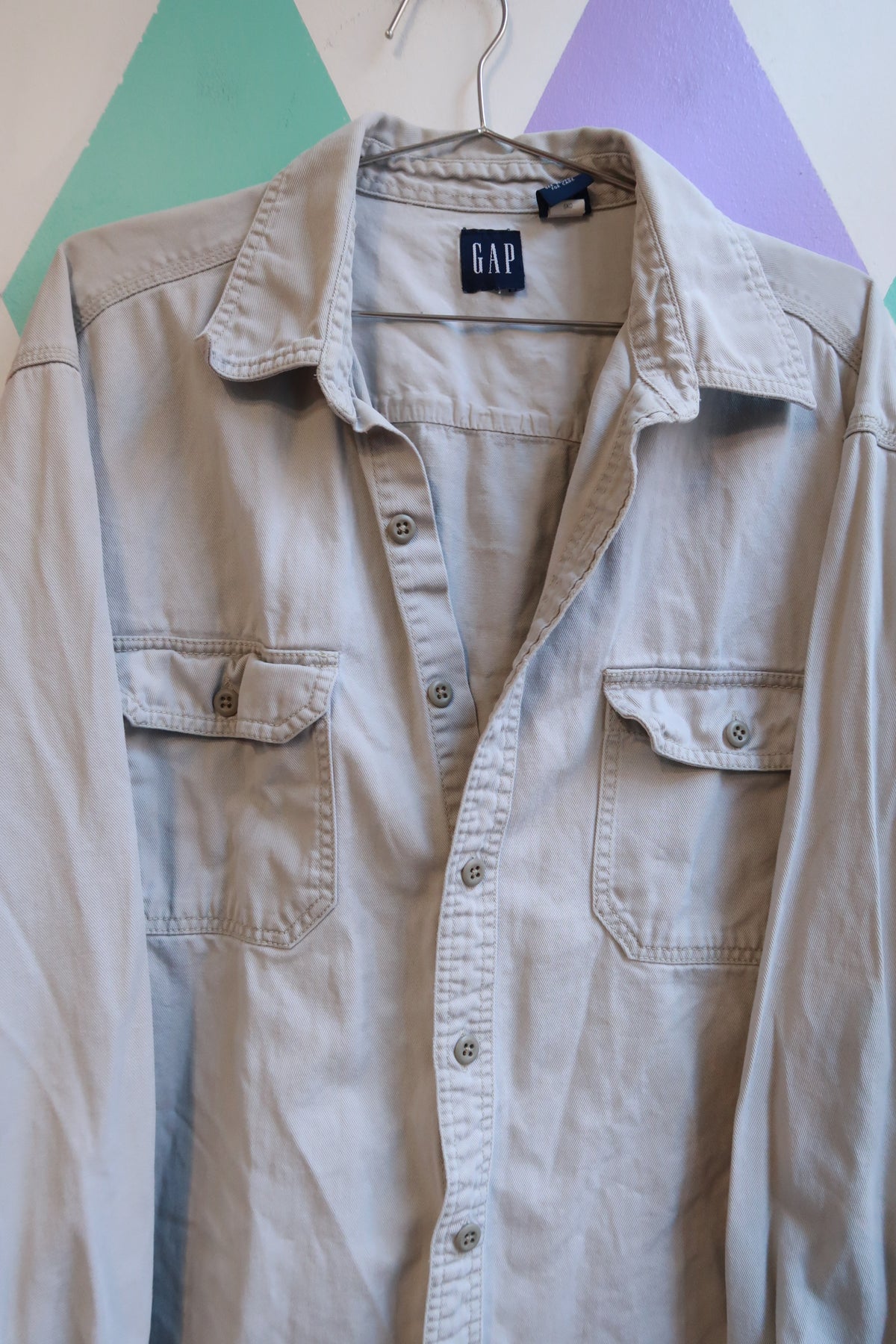 Elektra Vintage men's beige utility button-down shirt made of 100% cotton, casual style, with front chest pockets.