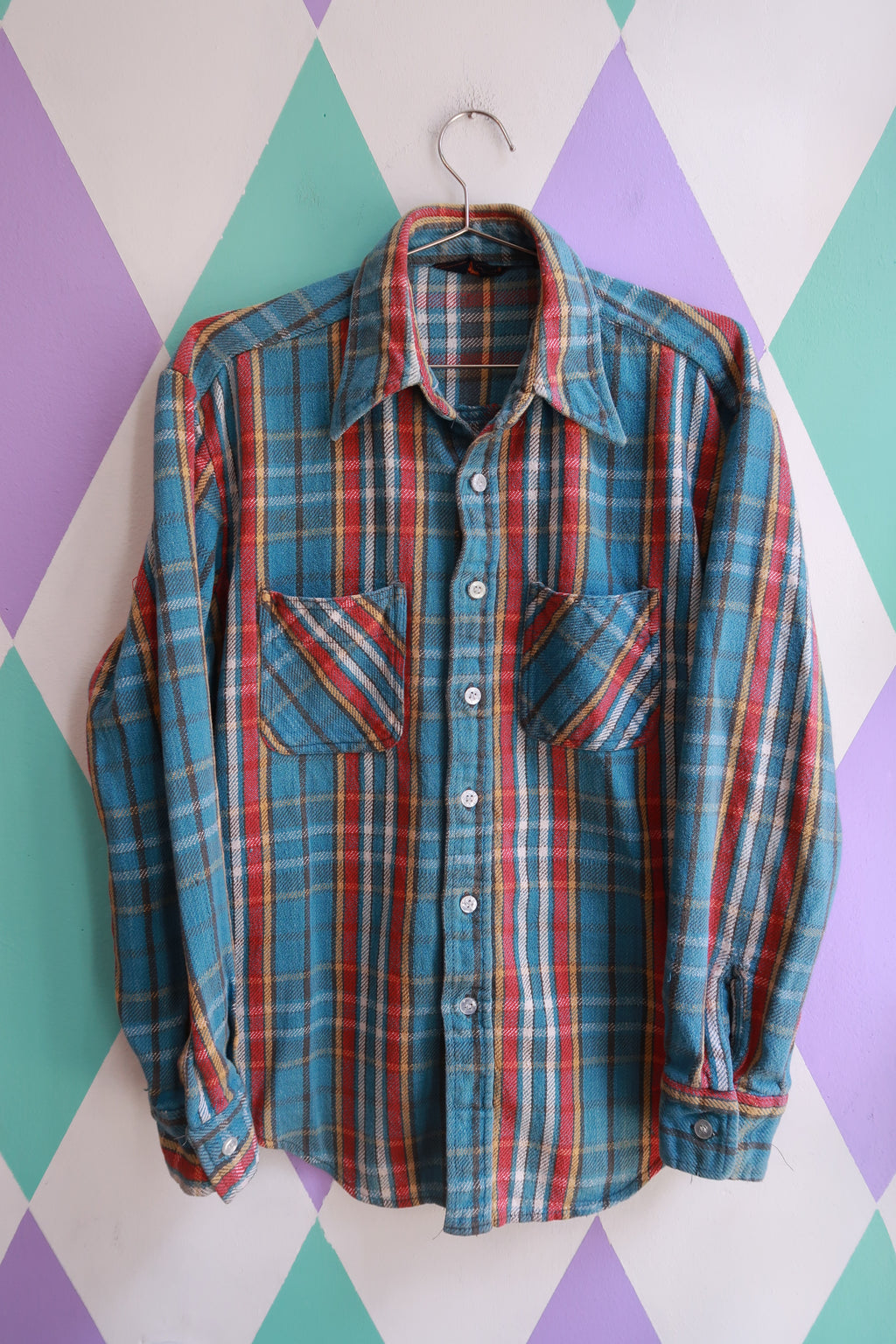 Men's vintage cotton plaid flannel button-up shirt by Elektra Vintage, featuring classic checkered pattern and button-front design.