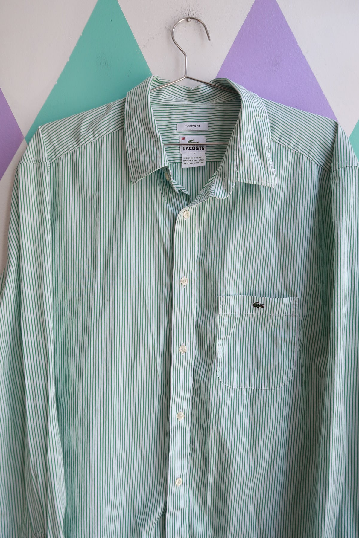 Elektra Vintage men's green and white striped button-up shirt with a classic collar and long sleeves.