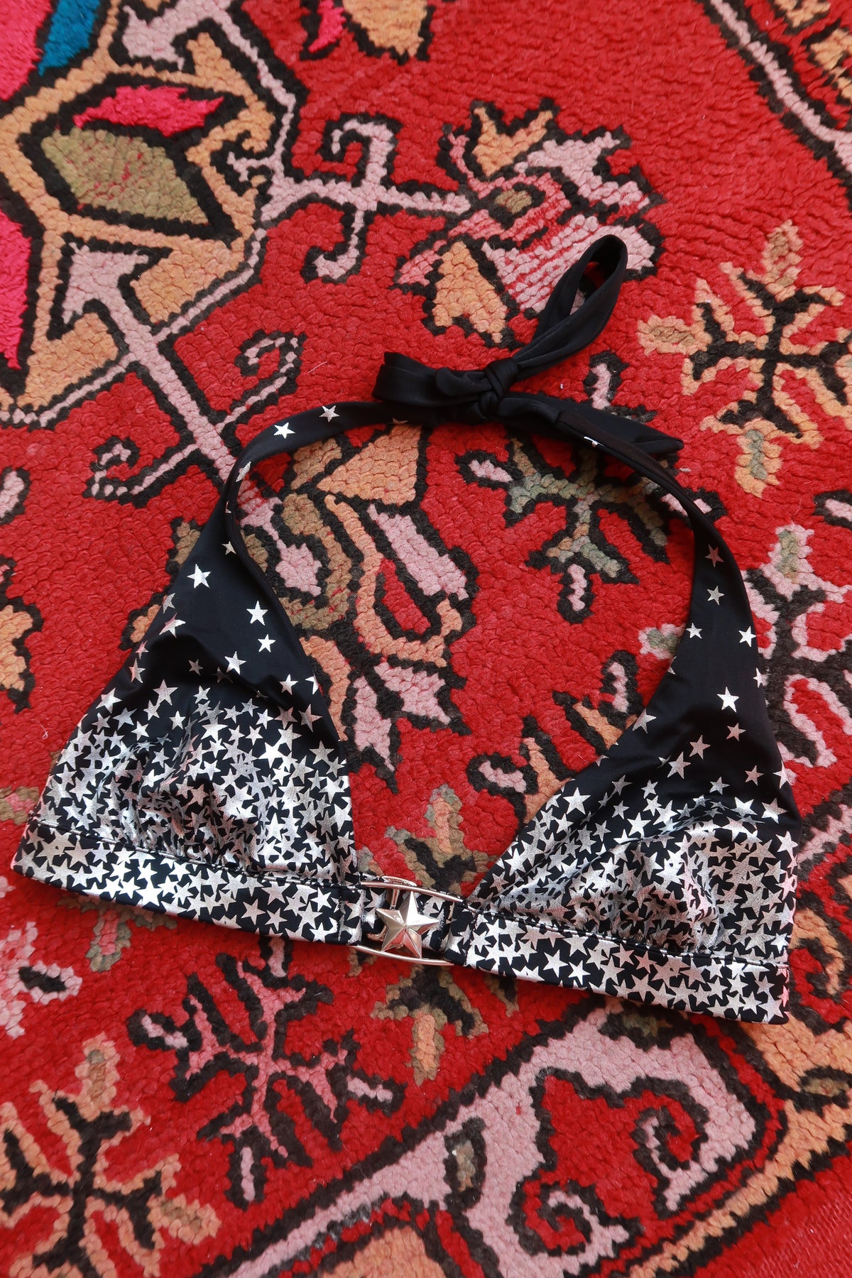 Vintage 2000s Victoria’s Secret star print halter bikini top by Elektra Vintage on a model, featuring a classic halter design and bold star pattern.