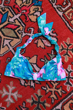 Load image into Gallery viewer, Vintage Tropical Floral Halter Bikini Top by Elektra Vintage, featuring vibrant floral print and halter strap design.
